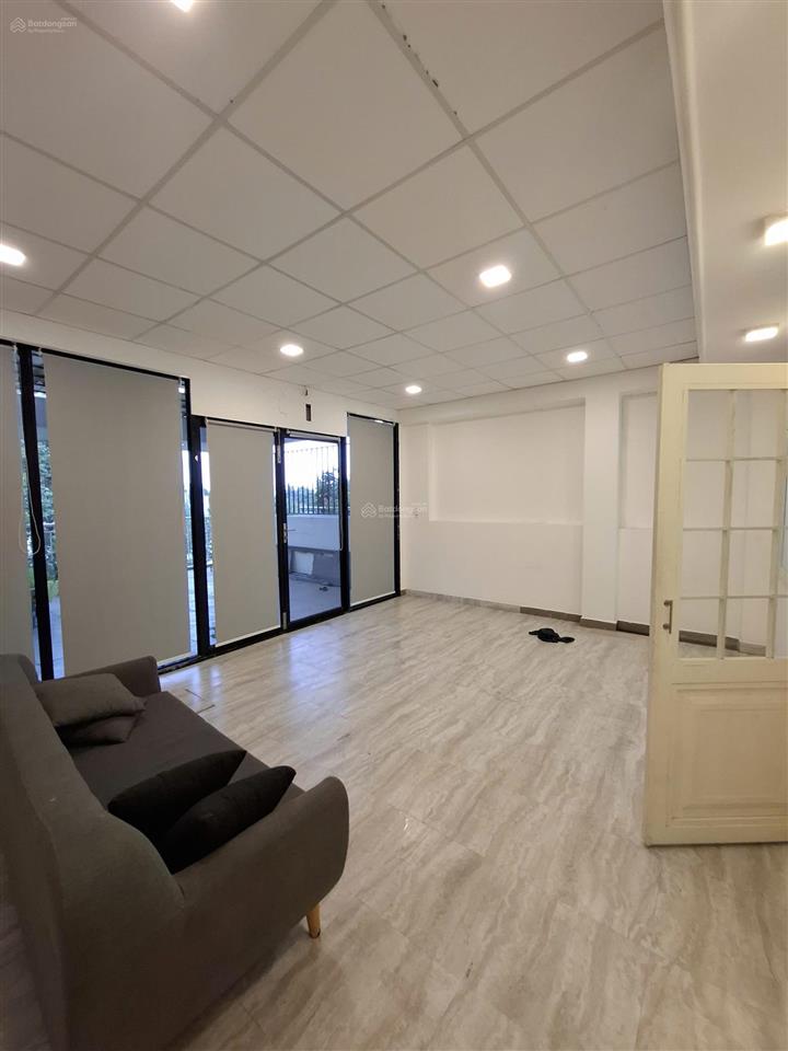Cho thuê văn phòng 400m2 6x20 hầm + trệt 3 lầu đông thủ thiêm, giá siêu hời 26 triệu vnd