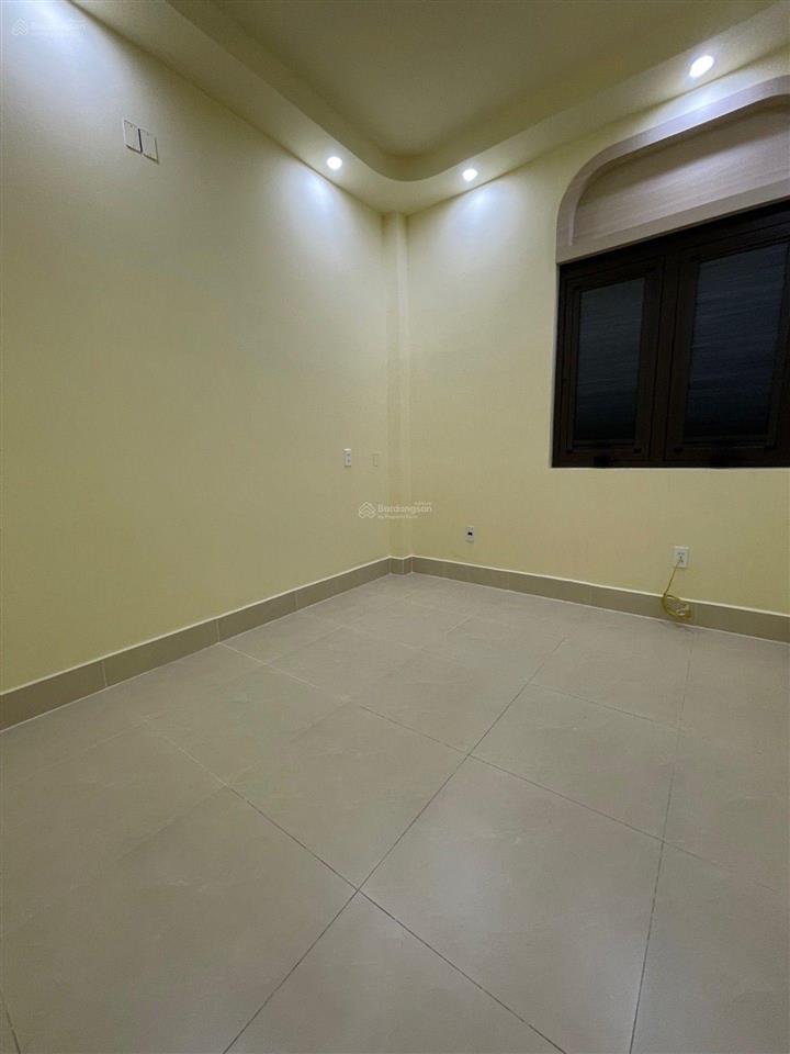 Nhà 4 tầng q.11  sát đh sư phạm & đầm sen  hẻm xe hơi  5 tỷ