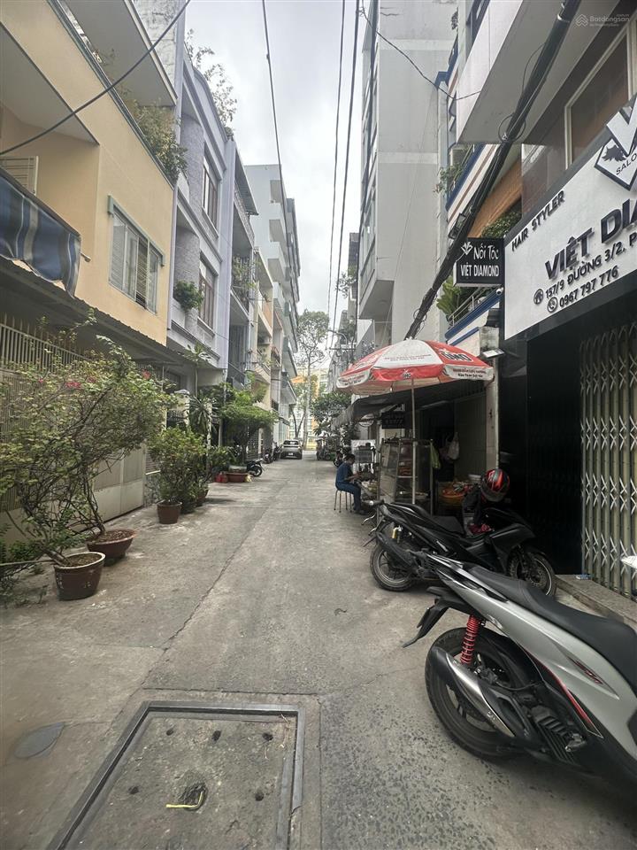 Bán gấp nhà đường 3/2, giá 13,5tỷ góc hẻm, thuận lợi kinh doanh và cho thuê  0903 333 *** tuyền