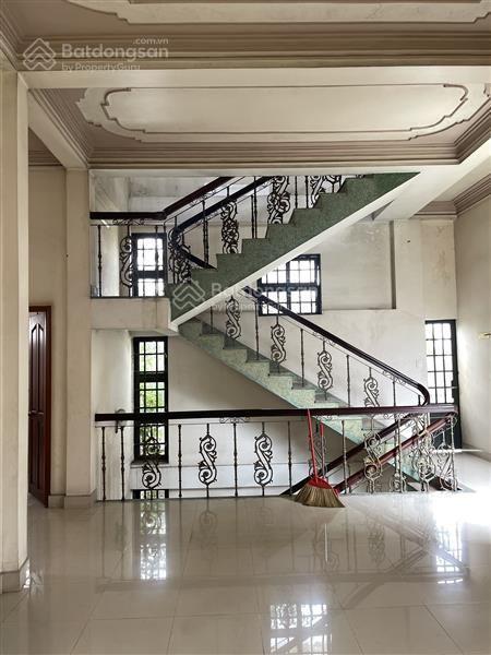 Biệt thự 3 tầng 14 x 20 mặt tiền đường số 1, đường thông bờ kè mới.