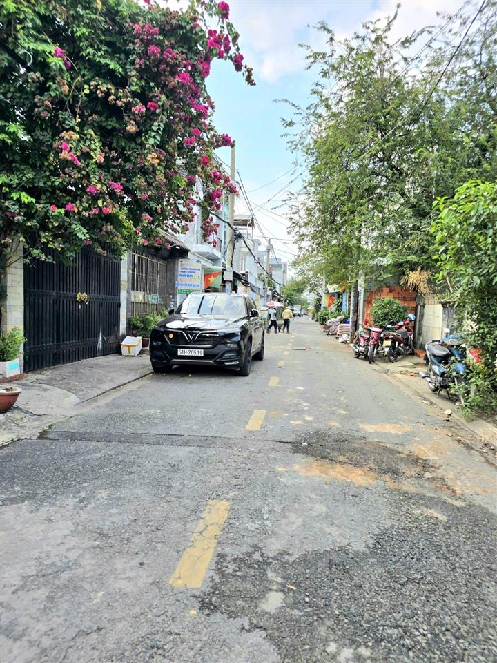 Mặt tiền giá hẻm. nhà 3 tầng nở hậu 6,3 x 24 mặt tiền trung mỹ tây 03