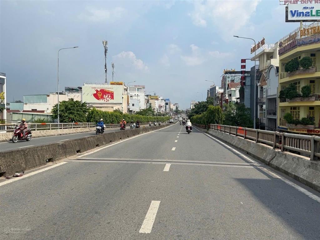 Đất 2600m2 full thổ cư, mặt tiền ngay ngã tư ga, kế bên gò vấp, giá thương lượng chính chủ