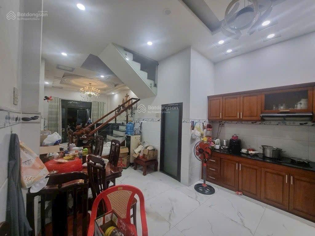Nhà 1t2l 4,2 x 27 mặt tiền trần thị hè, gần ngã 3 đông quang, nở hậu đẹp.