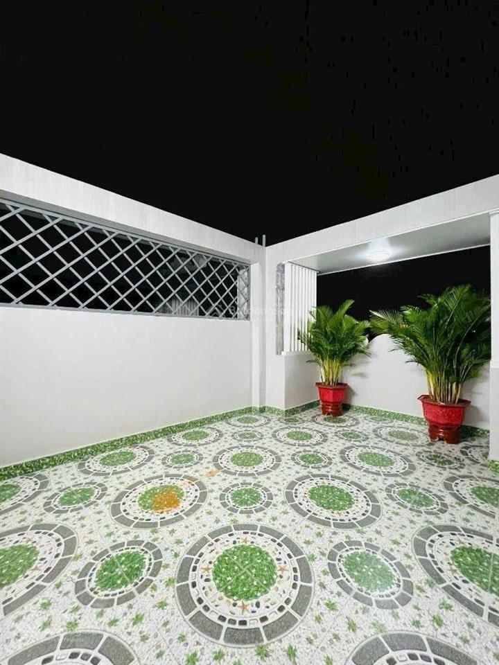 Nhà 4 tầng 4 x 21 căn góc hxt 1/ nguyễn duy cung, thang máy, sát mặt tiền, không lộ giới.