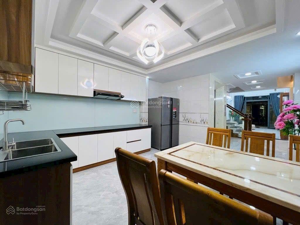 Nhà 4 tầng 4 x 21 căn góc hxt 1/ nguyễn duy cung, thang máy, sát mặt tiền, không lộ giới.