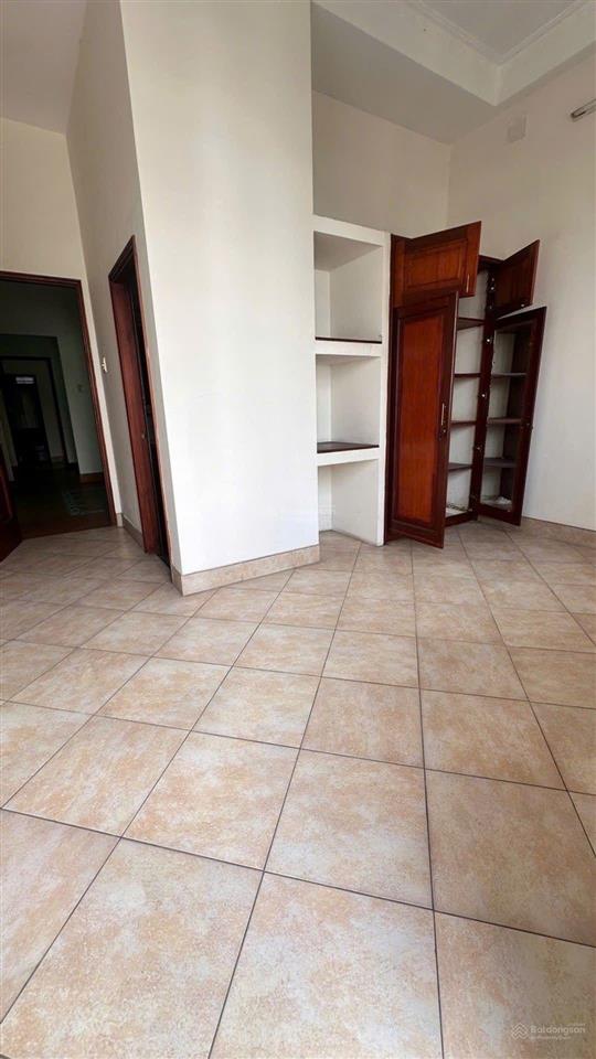 Tòa nhà 4 tầng 10 x 25 đường 6m, gần emart 2, thông đường bờ kè tham lương, 17 phòng rộng.