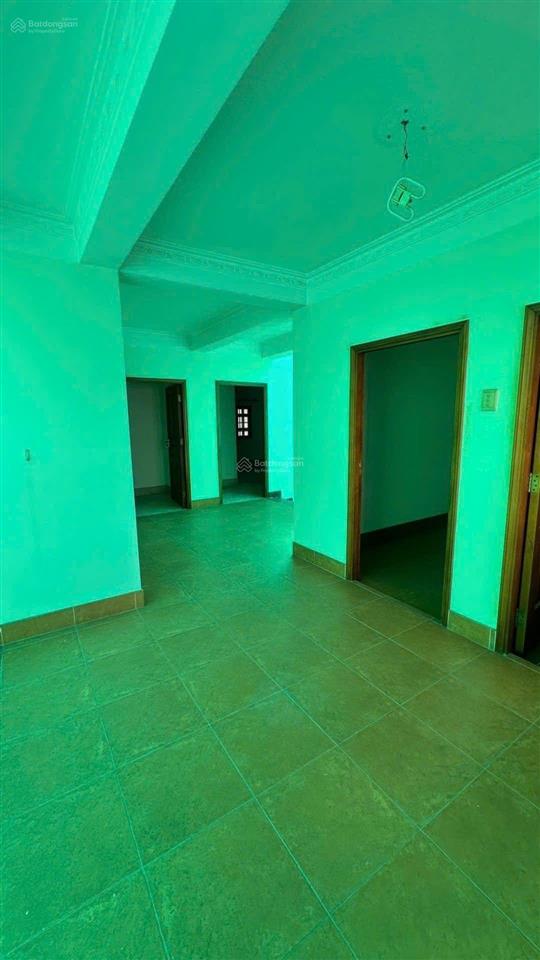 Tòa nhà 4 tầng 10 x 25 đường 6m, gần emart 2, thông đường bờ kè tham lương, 17 phòng rộng.