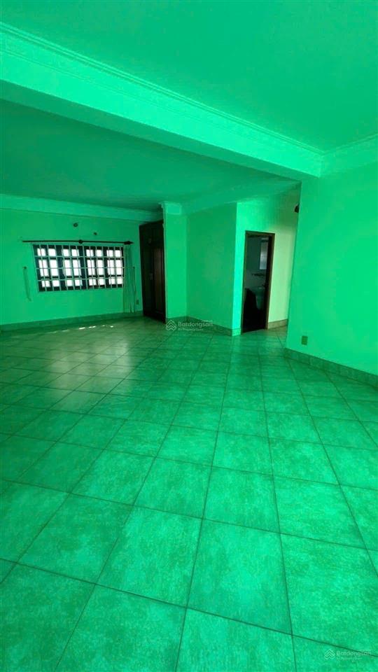 Tòa nhà 4 tầng 10 x 25 đường 6m, gần emart 2, thông đường bờ kè tham lương, 17 phòng rộng.