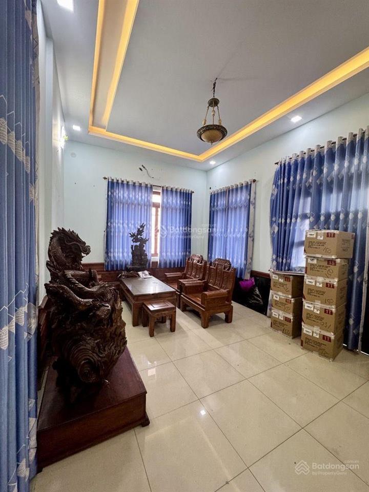 Bán biệt thự căn góc 8,4 x 18 mặt tiền nguyễn thị thơi, ngay chợ giãn dân