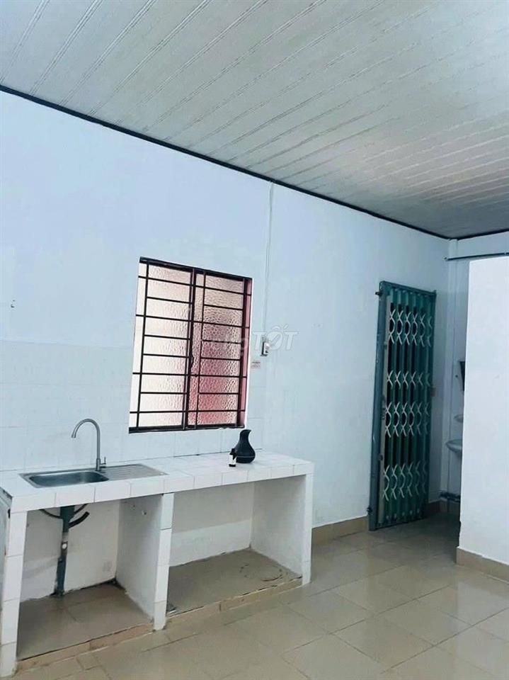 Cần bán gấp căn nhà c4 80m2 ở Tân Hiệp Hóc Môn, giá 870 Triệu, Sổ Sẵn
