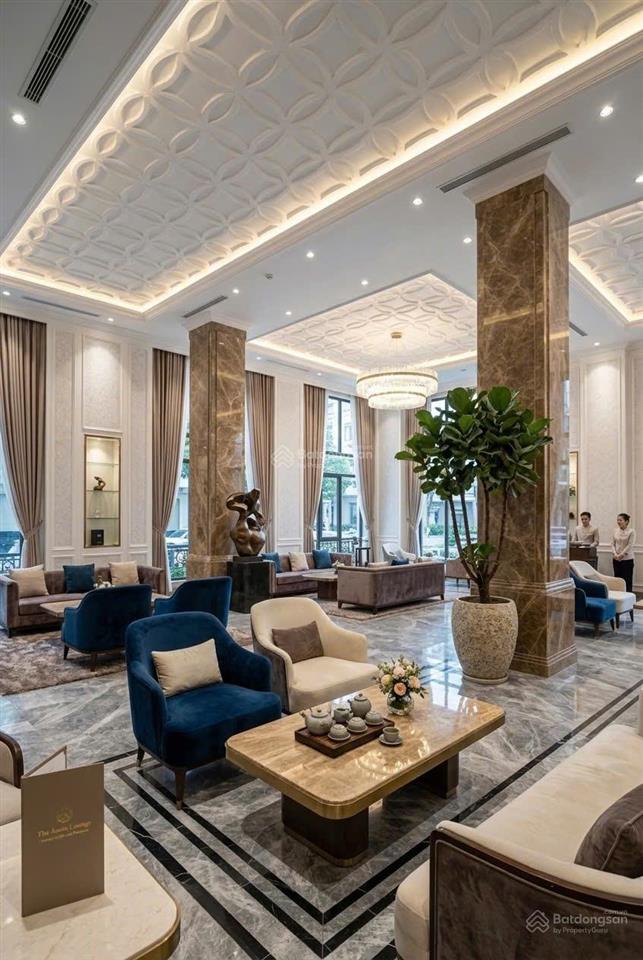Góc 3 mặt thoáng, hàng hiệu luxury, dòng tiền trên 1 tỷ mỗi tháng. sẵn sổ đỏ