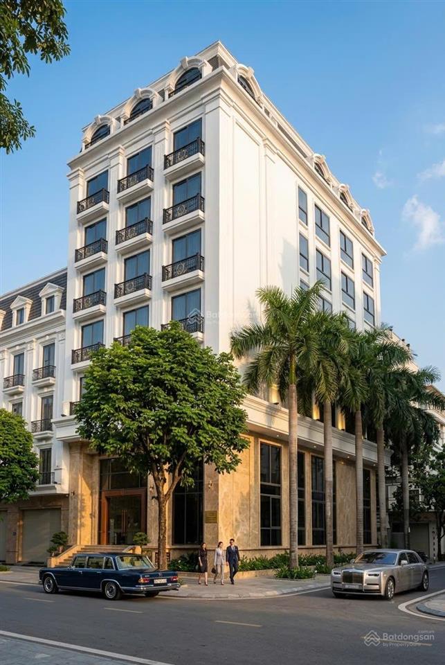 Góc 3 mặt thoáng, hàng hiệu luxury, dòng tiền trên 1 tỷ mỗi tháng. sẵn sổ đỏ