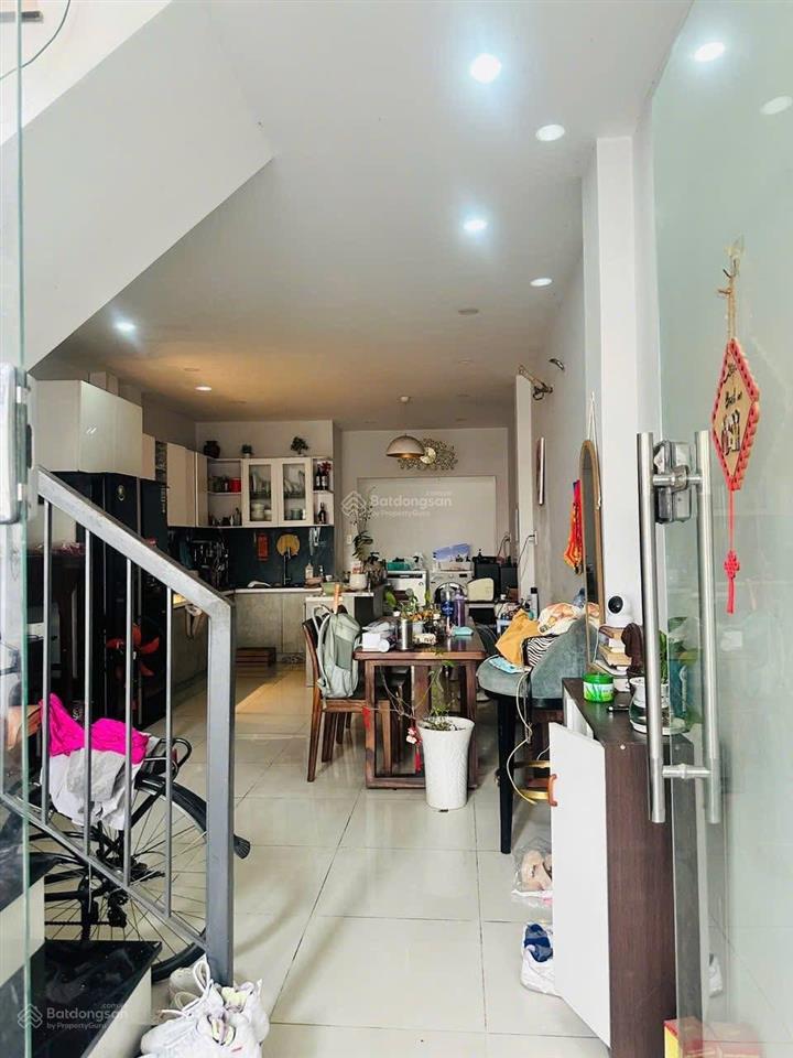 Chính chủ thiện chí là bánnhà 5 tầng 4x17m gần cầu tân thuận, kề q4 ở, có 8 phòng cho thuê  8.xtỷ