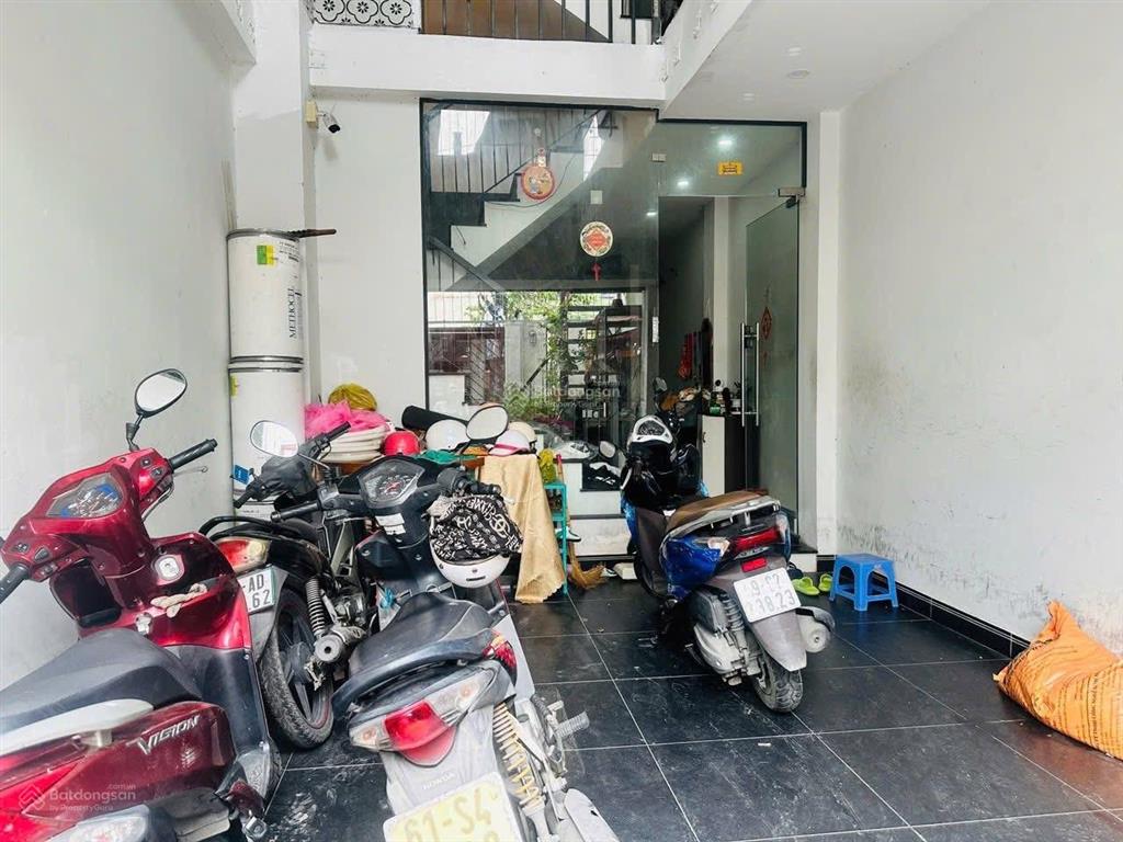 Chính chủ thiện chí là bánnhà 5 tầng 4x17m gần cầu tân thuận, kề q4 ở, có 8 phòng cho thuê  8.xtỷ