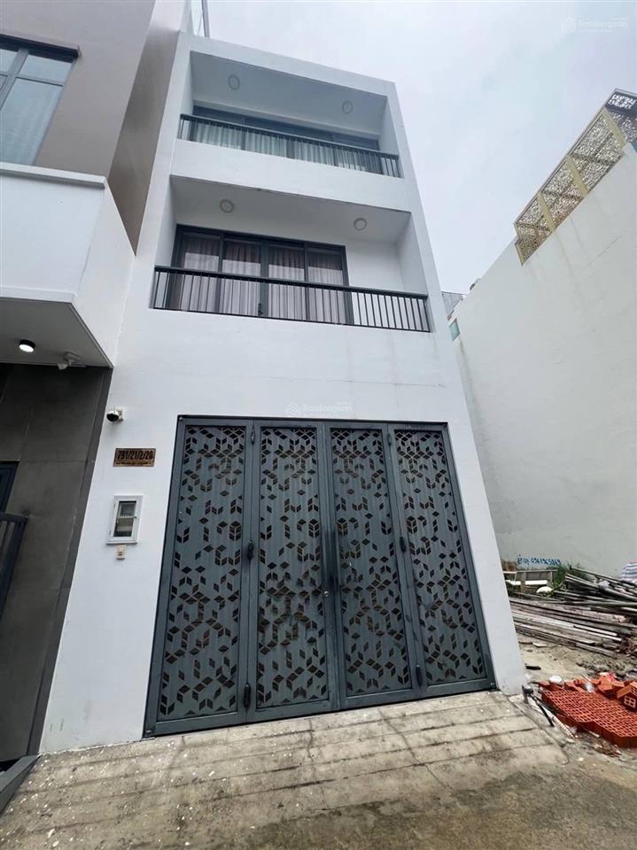 Bán nhà 3 tầng, mặt tiền khu kiều đàm quận 7  đất đẹp ngang 4,5m  4pn, 3wc  đường 8m  9,5 tỷ