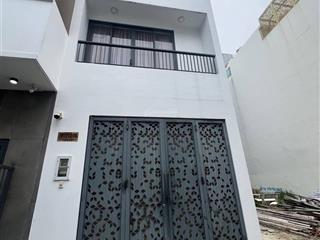 Bán nhà 3 tầng, mặt tiền khu kiều đàm quận 7  đất đẹp ngang 4,5m  4pn, 3wc  đường 8m  9,5 tỷ