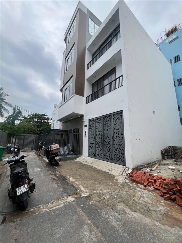 Bán nhà 3 tầng, mặt tiền khu kiều đàm quận 7  đất đẹp ngang 4,5m  4pn, 3wc  đường 8m  9,5 tỷ