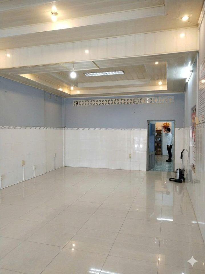 Bán Nhà Mặt Tiền - Gần BV Đa Khoa Thủ Đức - C4, 179m2. Giá chỉ 3.2 Tỷ