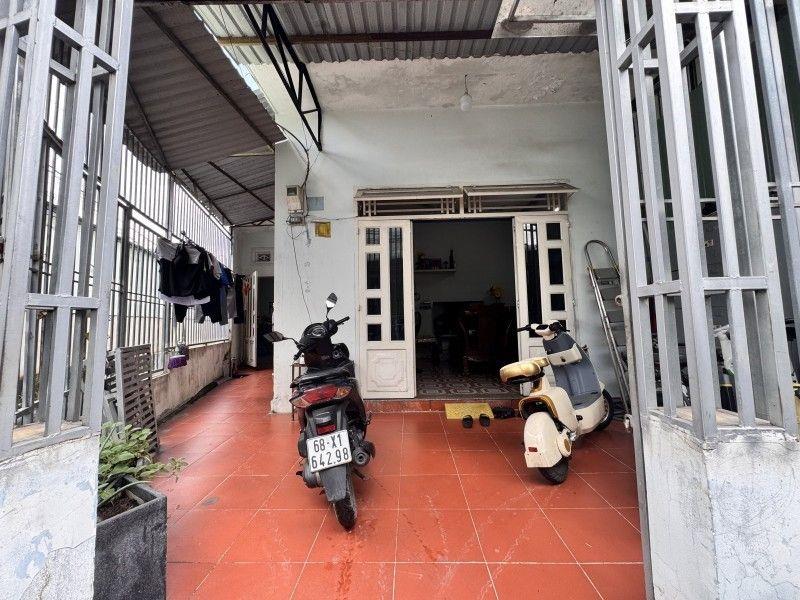 Bán Nhà Góc 92m² Hai Bà Trưng - Gần GO! Dĩ An, Xe Hơi Giá Hơn 4 Tỷ