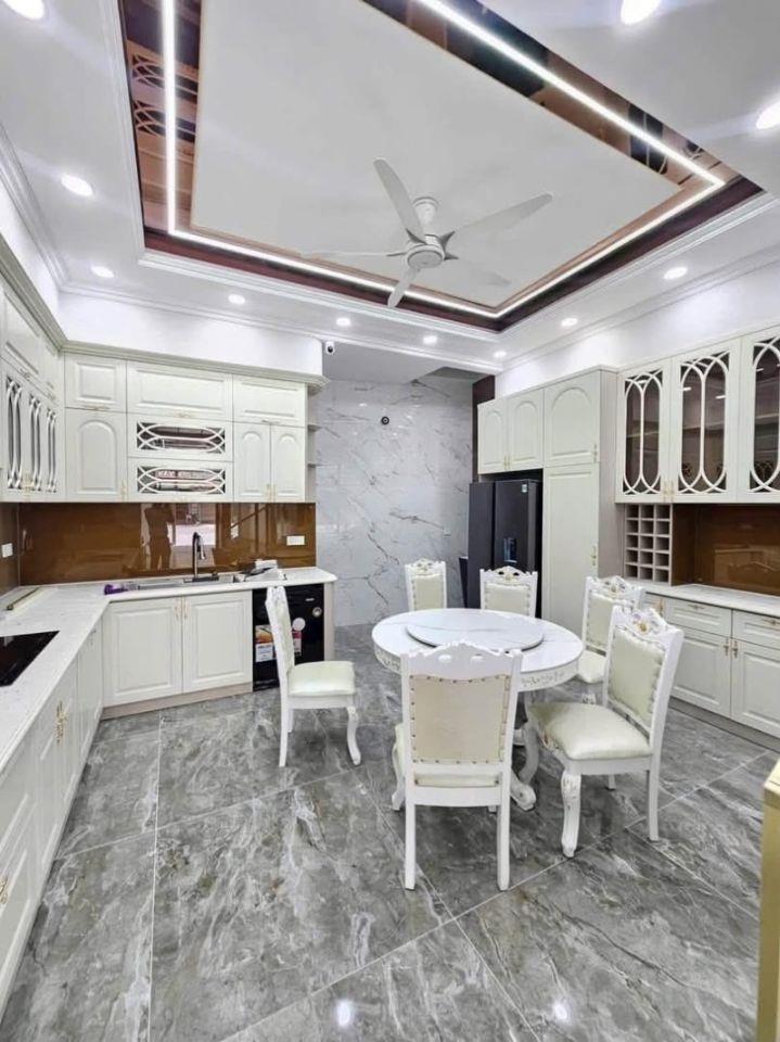 Bán Nhà Mặt Tiền Hai Bà Trưng Dĩ An 90m² Thang Máy 4 Tầng. Chỉ 12.8 Tỷ