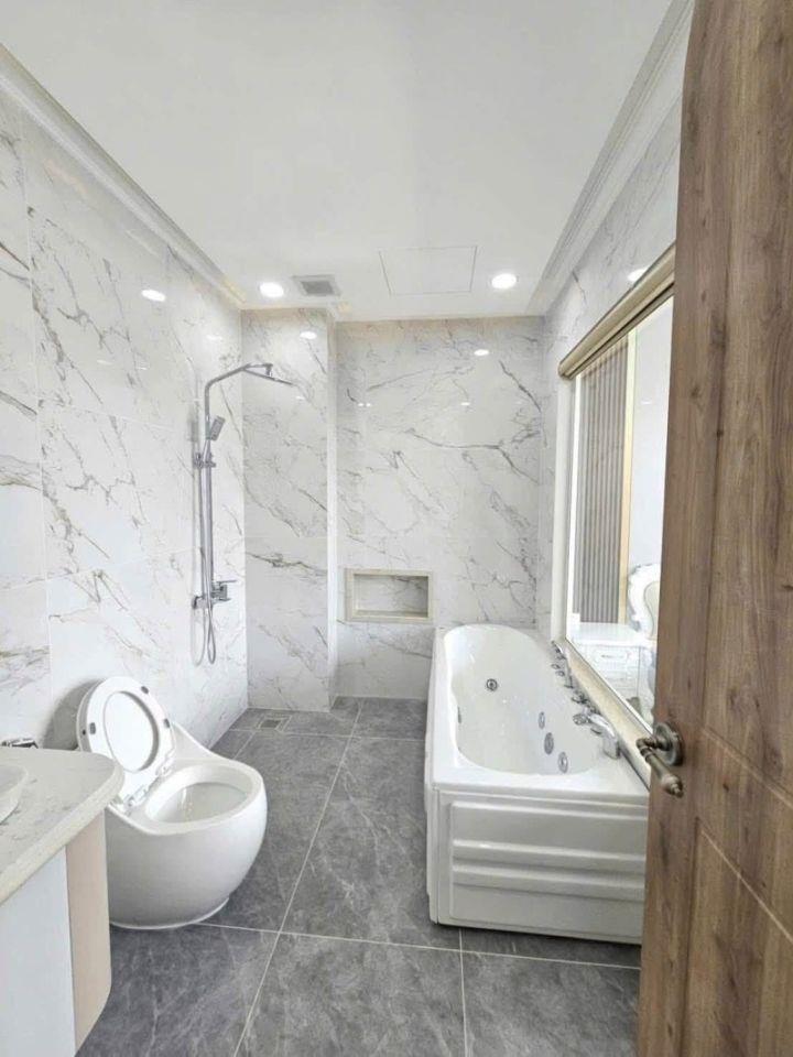 Bán Nhà Mặt Tiền Hai Bà Trưng Dĩ An 90m² Thang Máy 4 Tầng. Chỉ 12.8 Tỷ