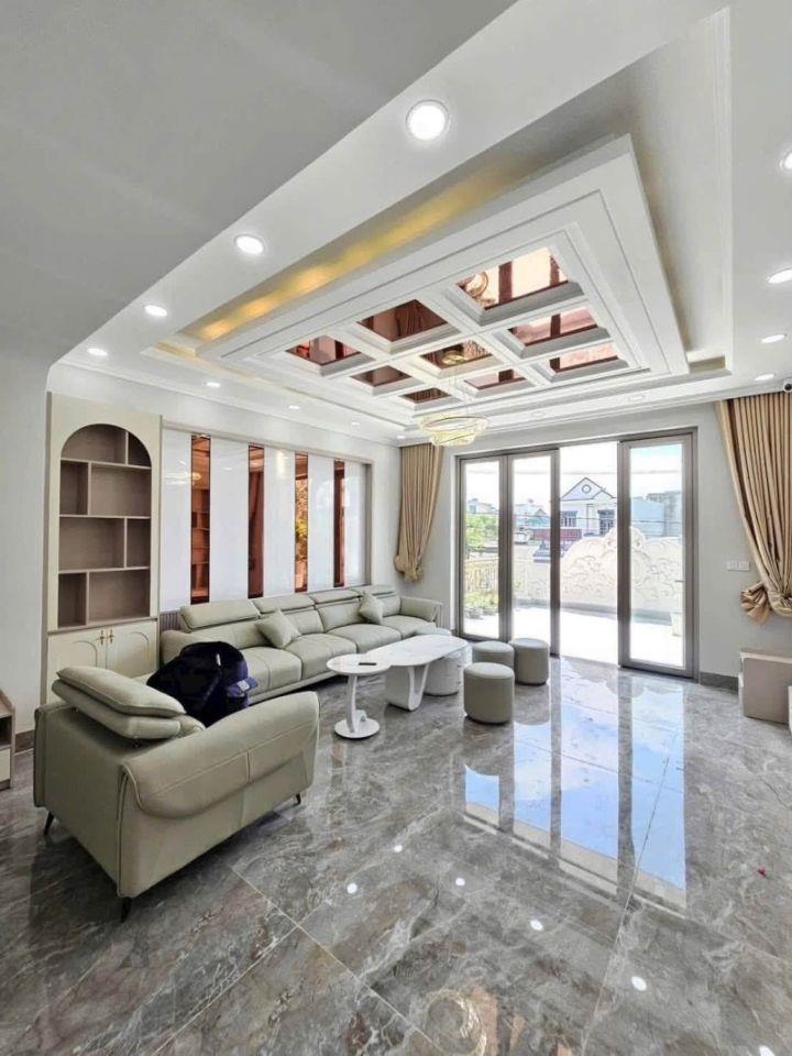 Bán Nhà Mặt Tiền Hai Bà Trưng Dĩ An 90m² Thang Máy 4 Tầng. Chỉ 12.8 Tỷ