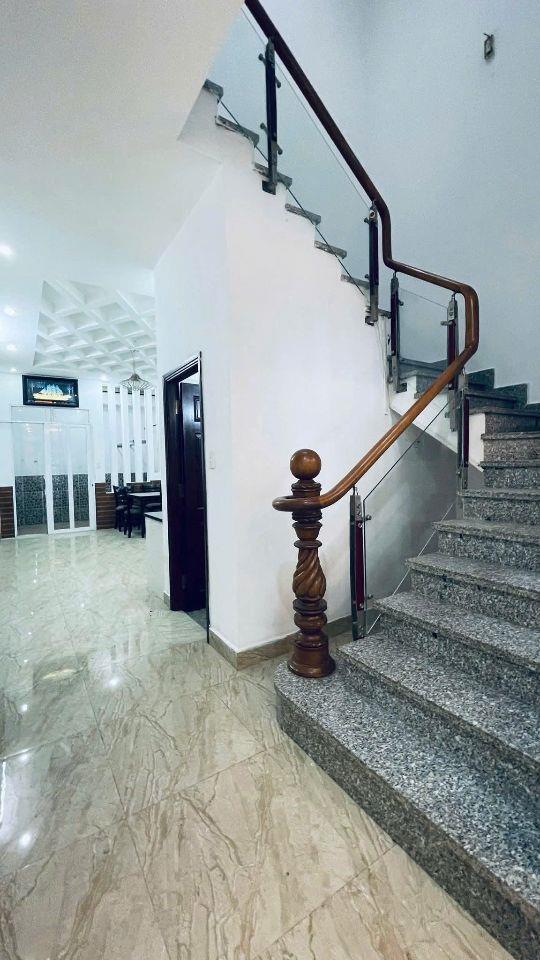 Bán Nhà Quận 9 Cũ 88m², Hẻm Xe Hơi, Gần Nguyễn Duy Trinh, Giá Hơn 4 Tỷ