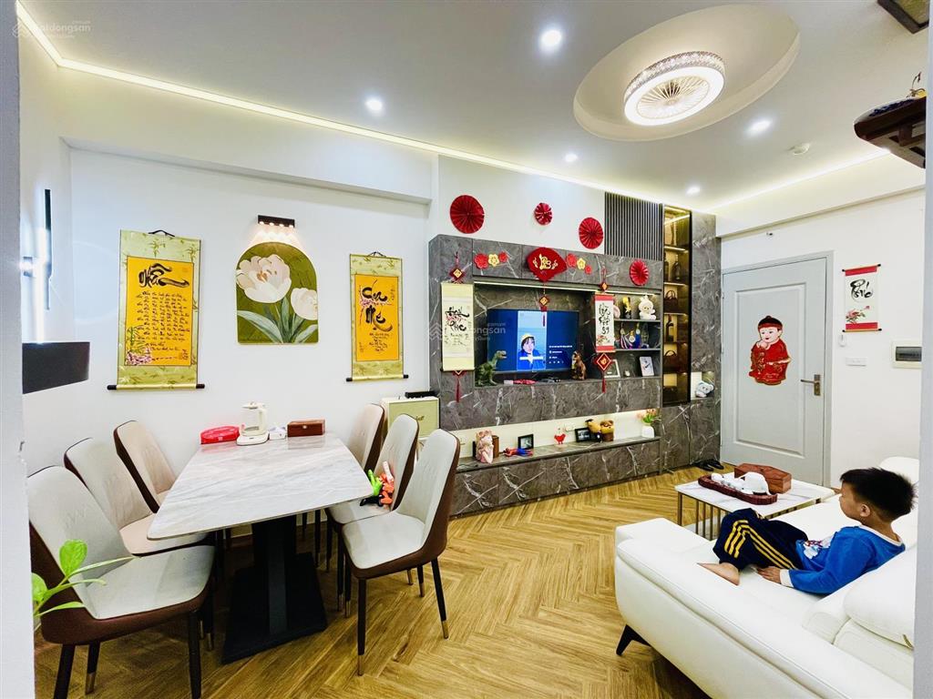 Chính chủ cần bán chung cư vp5 bán đảo linh đàm 62m  tầng 22 view hồ sổ đỏ chính chủ giá 5.45 tỷ