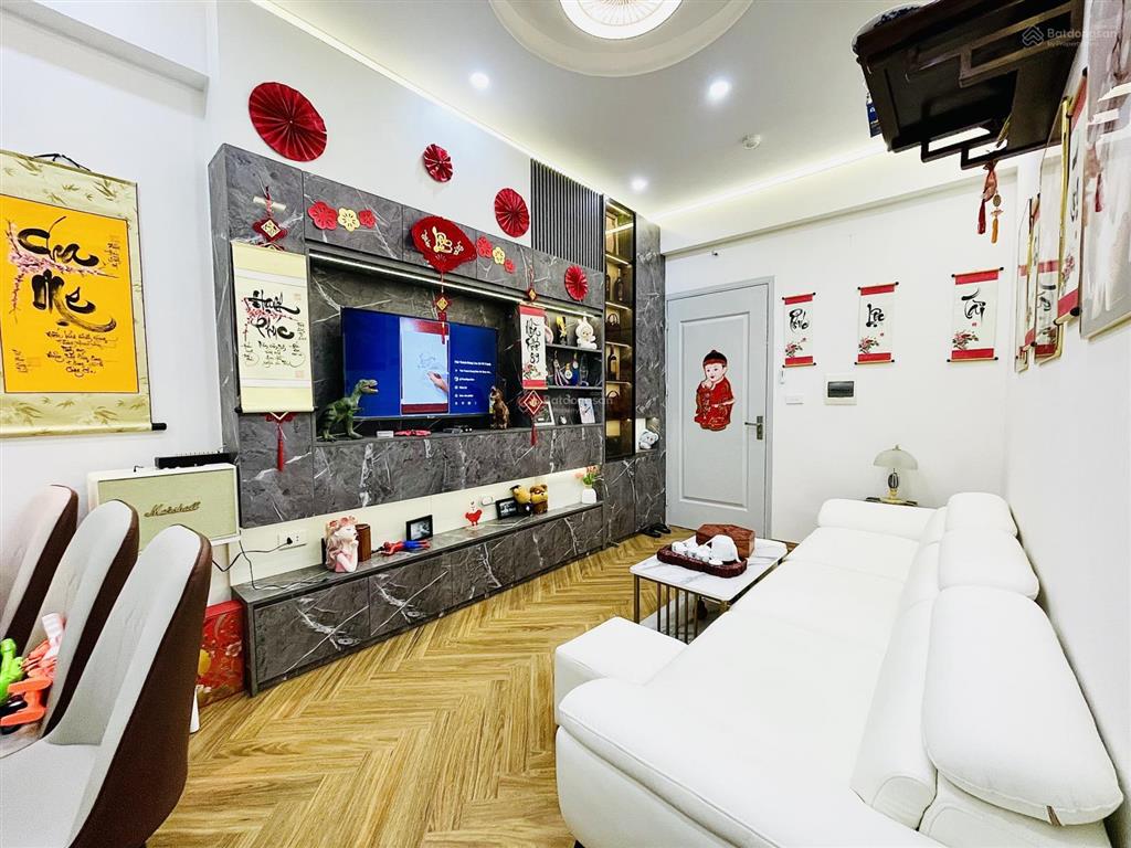 Chính chủ cần bán chung cư vp5 bán đảo linh đàm 62m  tầng 22 view hồ sổ đỏ chính chủ giá 5.45 tỷ