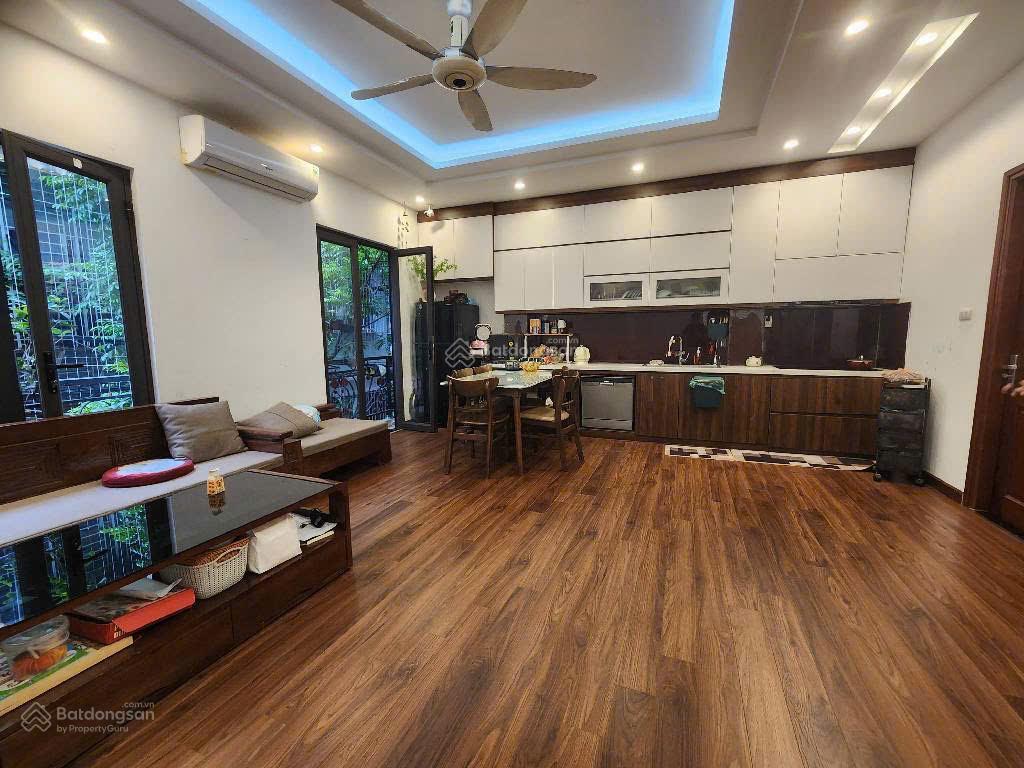Giảm 500 triệu! nhà đẹp phân lô đồng bát  nguyễn hoàng. sát phố, ngõ ô tô, view cực thoáng