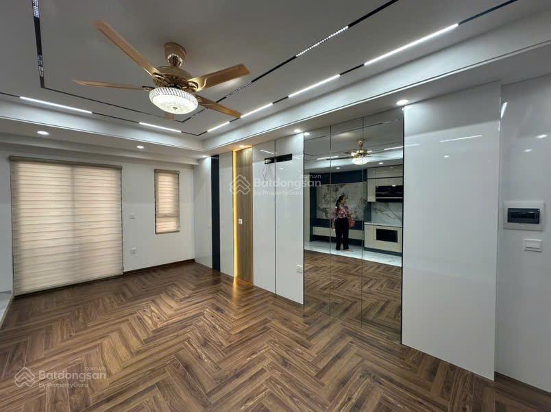 Nhà lô góc trần duy hưng, cầu giấy. dt 52m2* 6 tầng* mt khủng. thang máy  nt cao cấp  oto vào nhà