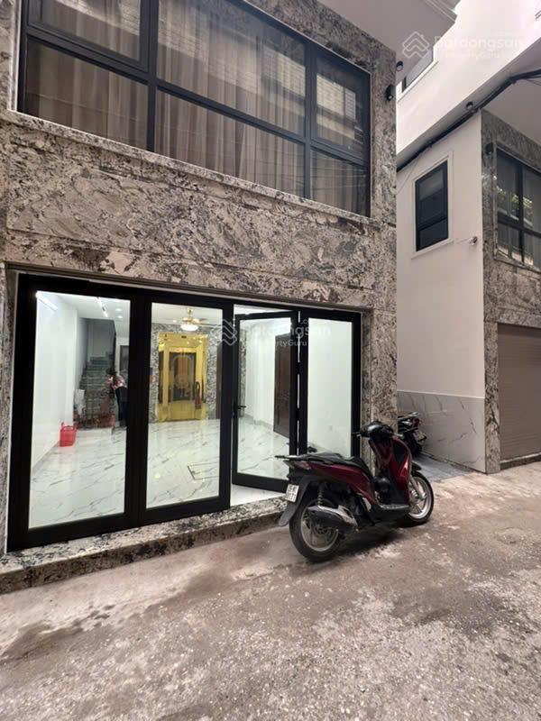 Nhà lô góc trần duy hưng, cầu giấy. dt 52m2* 6 tầng* mt khủng. thang máy  nt cao cấp  oto vào nhà