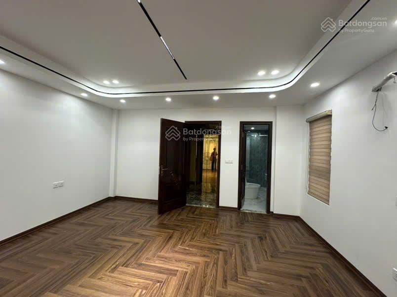 Nhà lô góc trần duy hưng, cầu giấy. dt 52m2* 6 tầng* mt khủng. thang máy  nt cao cấp  oto vào nhà