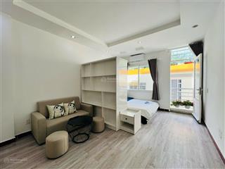 Cho thuê căn hộ studio tách bếp ban công q1 gần cầu nguyễn văn cừ, công an thành phố, chợ bến thành