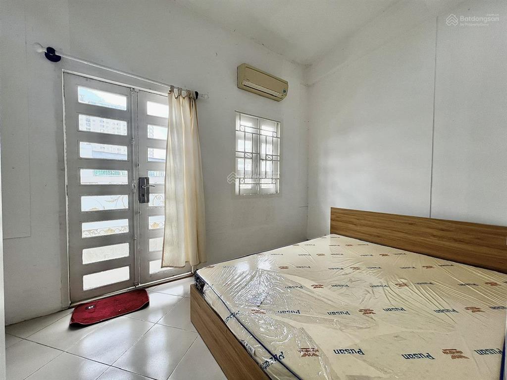 Cho thuê căn hộ 2pn ban công q4 gần đh luật, đh nguyễn tất thành, cầu ông lãnh, cầu calmette