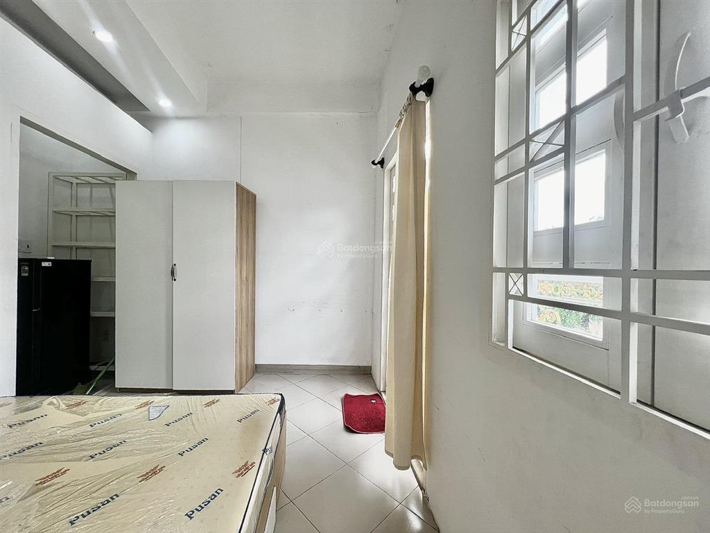 Cho thuê căn hộ 2pn ban công q4 gần đh luật, đh nguyễn tất thành, cầu ông lãnh, cầu calmette