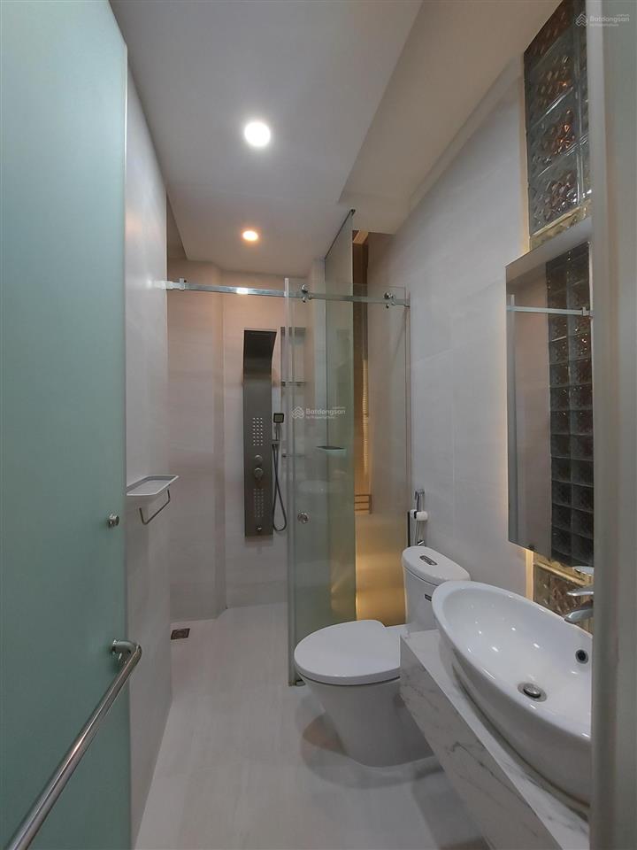 Cho thuê nhà ngang 6,5, thang máy, căn góc, nội thất cao cấp, quang trung, 25tr