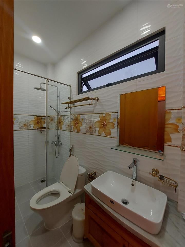 Cho thuê nhà ngang 6,5, thang máy, căn góc, nội thất cao cấp, quang trung, 25tr