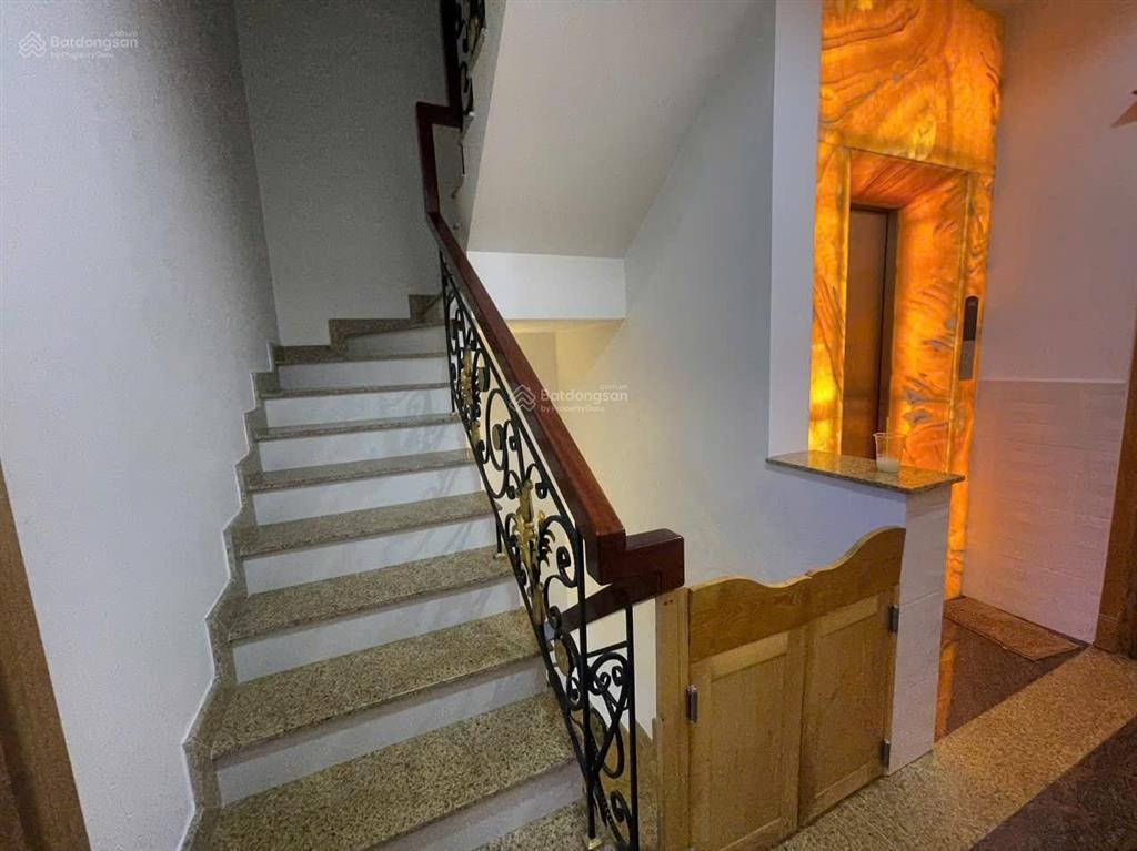 Cho thuê nhà ngang 6,5, thang máy, căn góc, nội thất cao cấp, quang trung, 25tr