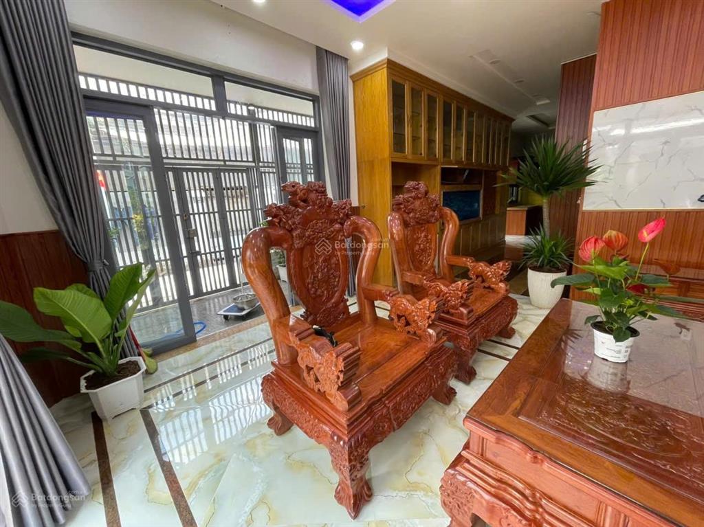 Cho thuê nhà ngang 6,5, thang máy, căn góc, nội thất cao cấp, quang trung, 25tr