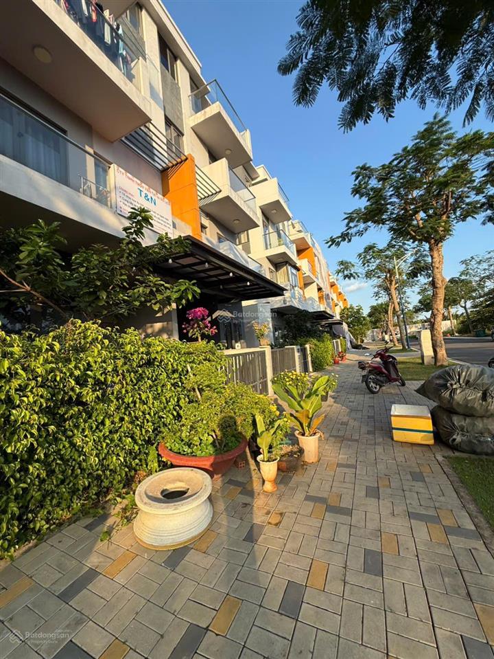 Bán bt lovera premier, 8,1 tỷ, 75m2, 6pn, 7wc, đông bắc, pháp lý đầy đủ tại bình chánh