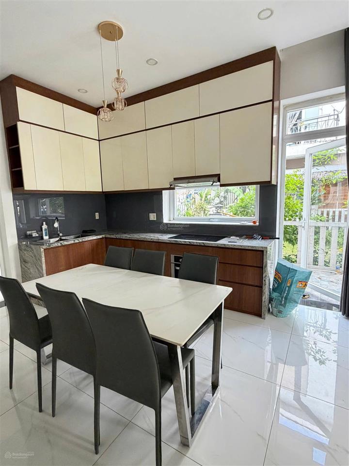 Bán gấp biệt thự 3pn, 3wc, 105m2 ở khang điền bình chánh, giá 9,7 tỷ