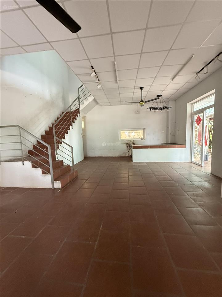 Cho thuê góc 139m2, giá 10 triệu, view đẹp tại trịnh quang nghị, phong phú,mặt tiền kinh doanh tốt