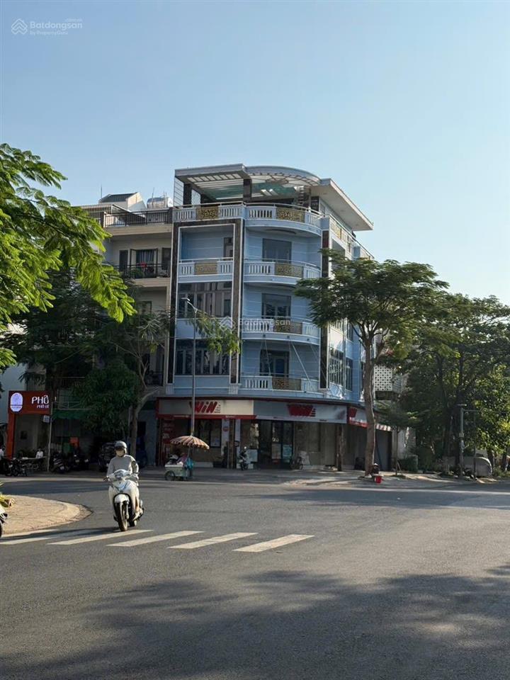 Cho thuê nhà phố lovera park, đối diện cc vissta 8 triệu, 75m², 3pn + 3wc, thiết kế hiện đại