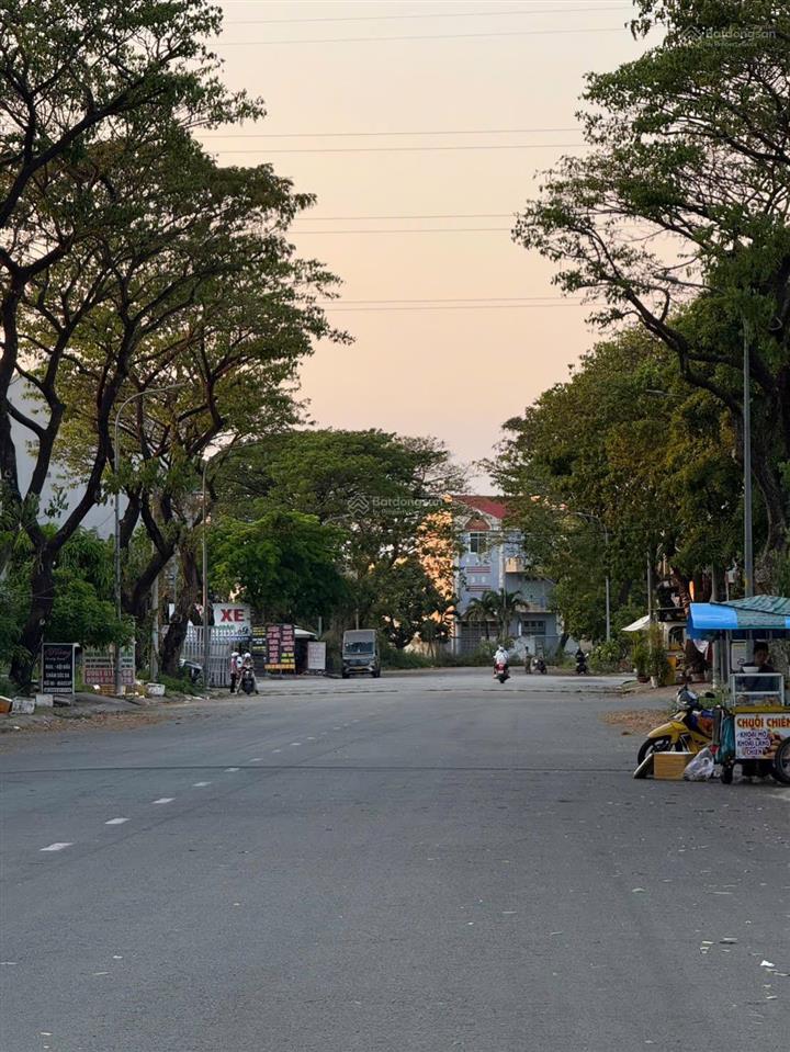 Cần tiền kinh doanh chính chủ bán nhanh nền đối diện khu thương nghiệp giá 6ty550/100m đường lớn