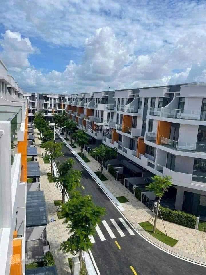 Chủ cần tiền kinh doanh nên bán gấp nhà phố cao cấp lovera premier giá cực tốt 7,8 tỷ view cvien