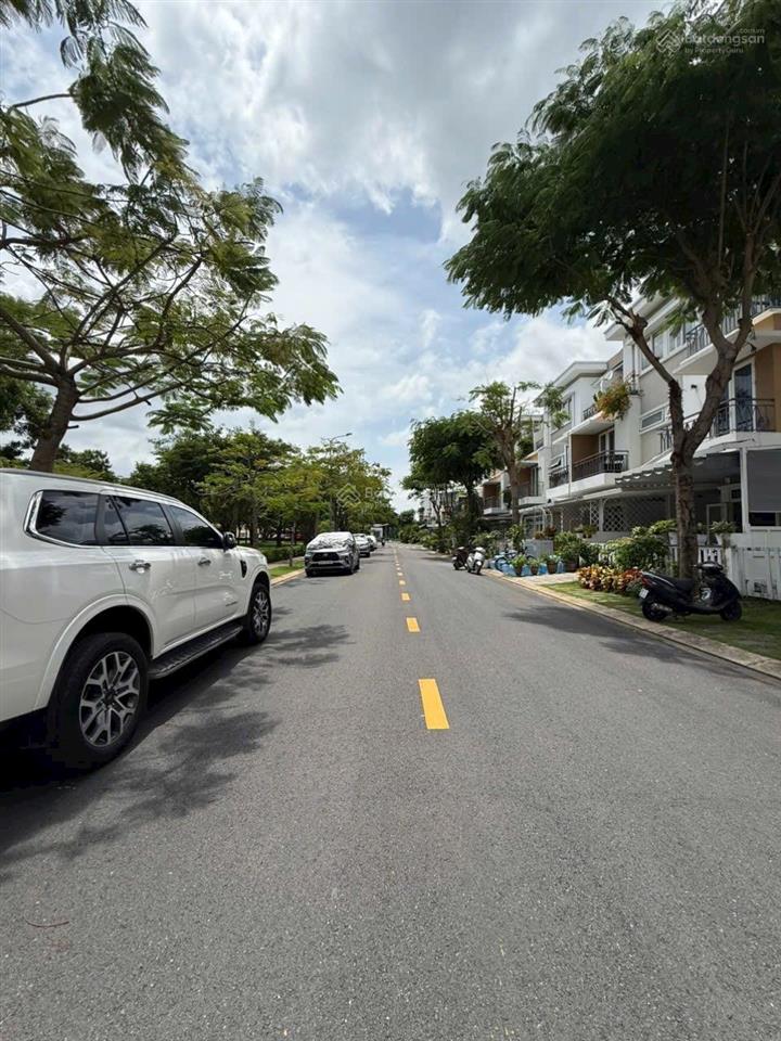 E hỗ trợ khách thân bán nhanh căn bìa đẹp xinh view công viên nội khu loverapark 105m. giá 9 tỷ