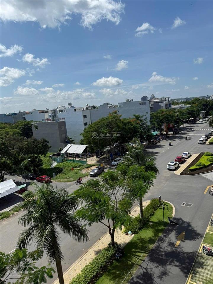 Bán cc lovera vista góc 3 pn3tỷ690  83m2, hàng hiếm tại phong phú, view đẹp