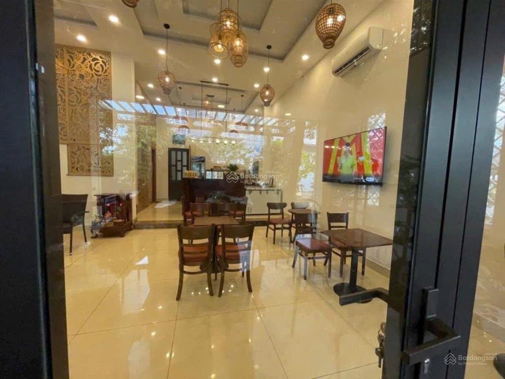 Chính chủ cần tiền kinh doanh bán nhanh căn biệt thự 3 tầng lầu 8pn  160m² đẹp xinh khu pp4
