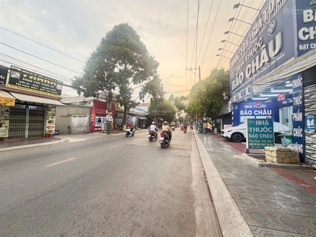 Bán nhà ngang 6m mặt tiền sát chợ dĩ an 1 , kinh doanh buôn bán víp